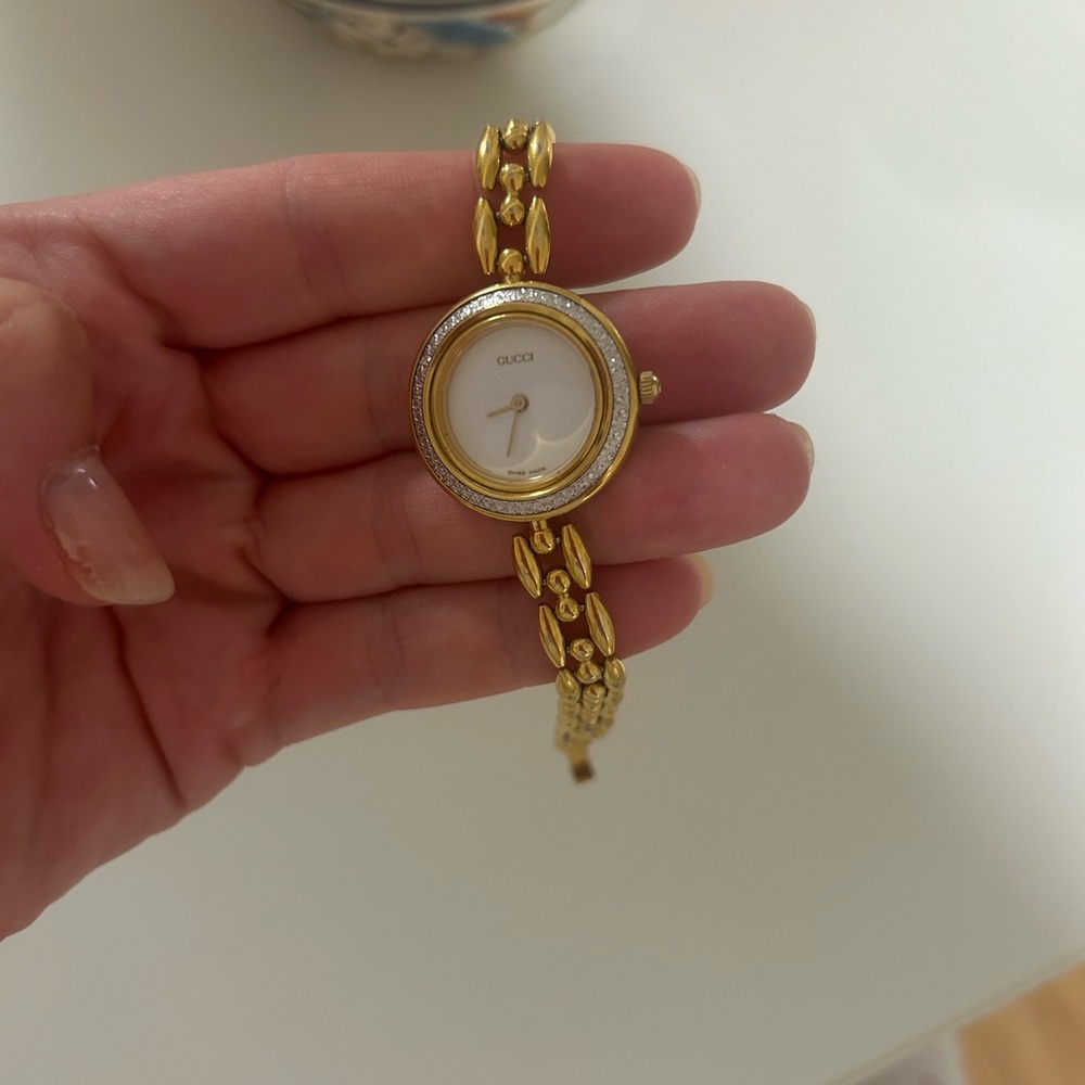 Gucci bezel watch with rhinestone / diamond bezel